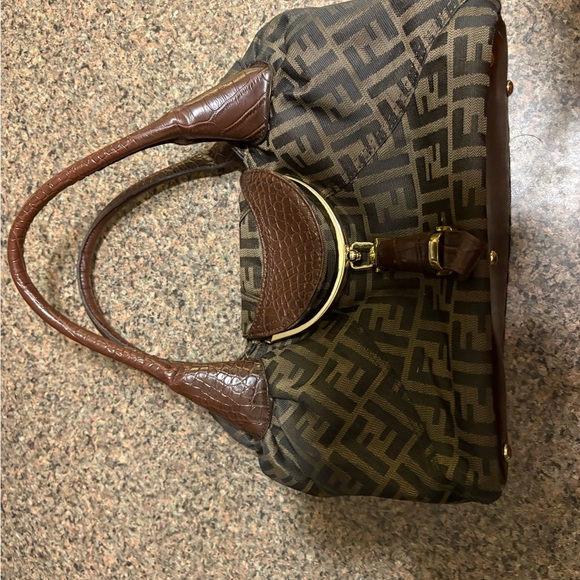 Authentic Fendi Brown and Gold Spy Shoulder Bag with no call outs. Barely used!! - Picture 4 of 4